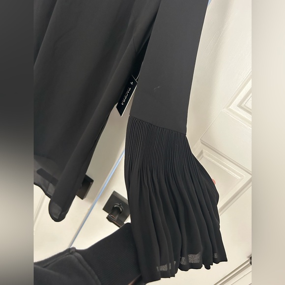 Tacera Black Bell Sleeve embellished detail Top Size Large NWT - Picture 5 of 5